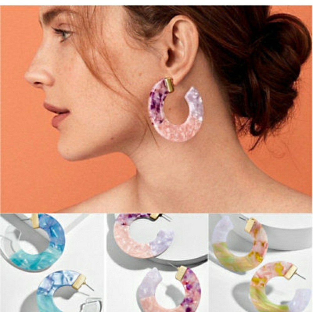 BOGO FREE!💥 Boho Tortoise Shell & Acrylic Hoops - Picture 5 of 5